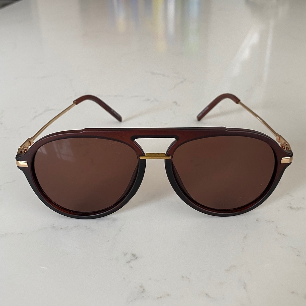 Brown sunglasses with gold detailing